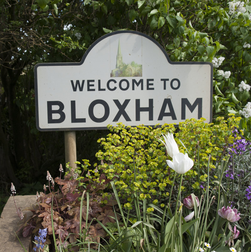 Welcome to Bloxham sign